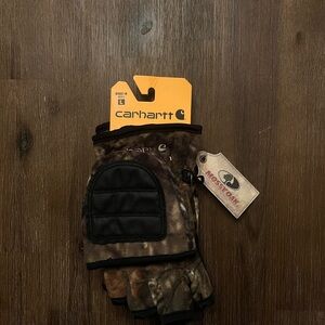 New Carhartt Men's TS Flip It gloves with a Mossy Oak camouflage pattern